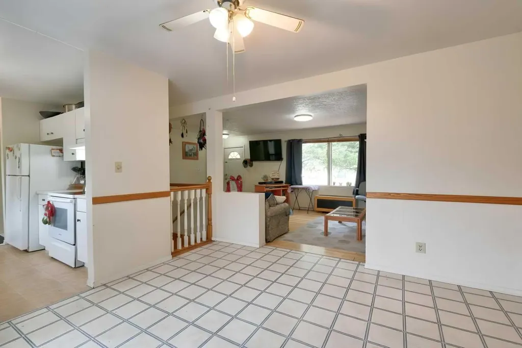 517 55 Avenue W Claresholm AB T0L 0T0