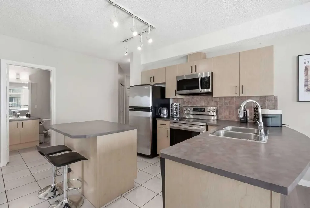 108 15 Avenue SE Calgary AB T2G 5R9