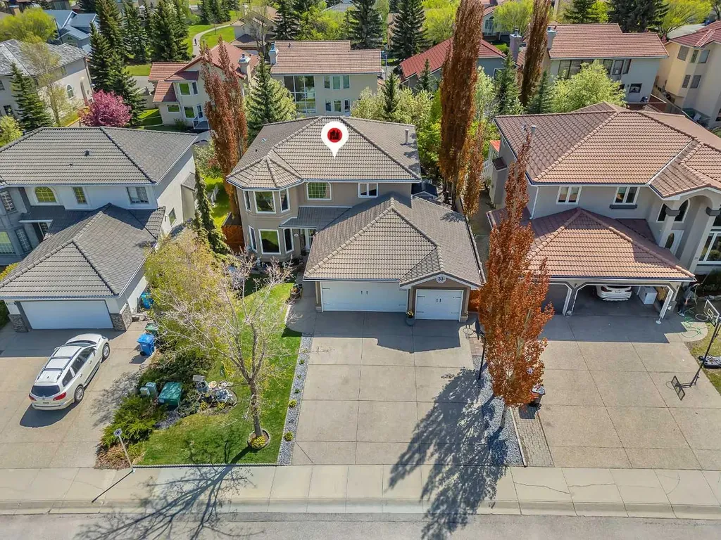 33 Edgevalley Way NW Calgary AB T3A 4X7