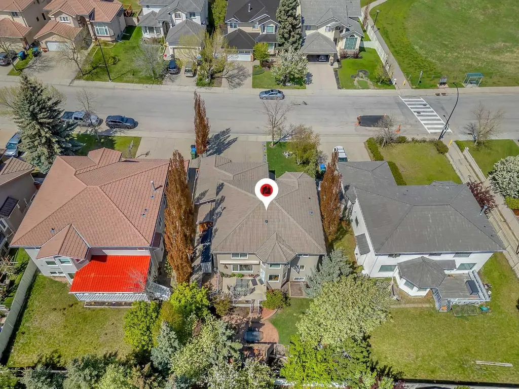 33 Edgevalley Way NW Calgary AB T3A 4X7