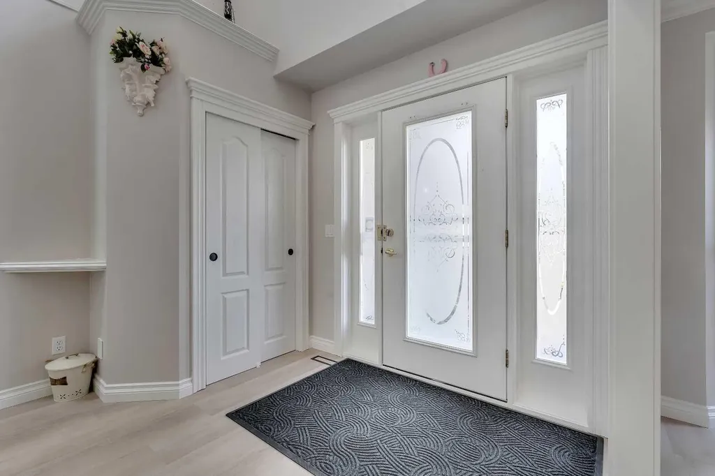 33 Edgevalley Way NW Calgary AB T3A 4X7