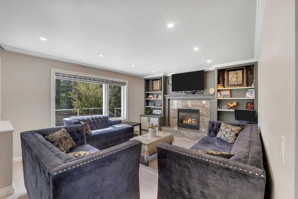 33 Edgevalley Way NW Calgary AB T3A 4X7