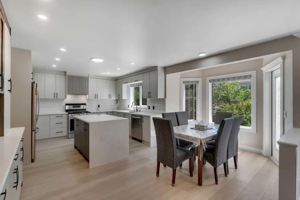 33 Edgevalley Way NW Calgary AB T3A 4X7