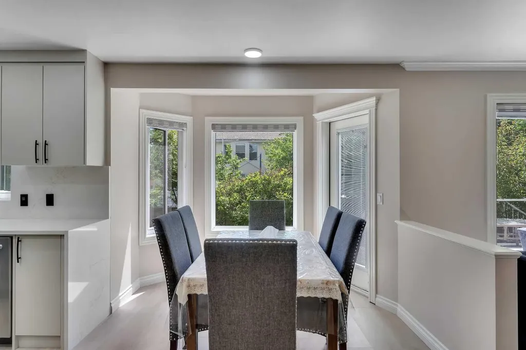 33 Edgevalley Way NW Calgary AB T3A 4X7