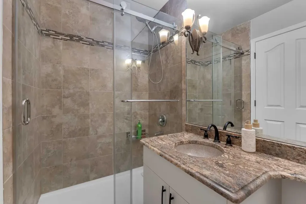 33 Edgevalley Way NW Calgary AB T3A 4X7