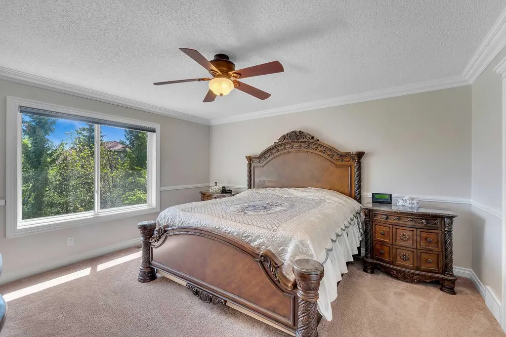 33 Edgevalley Way NW Calgary AB T3A 4X7