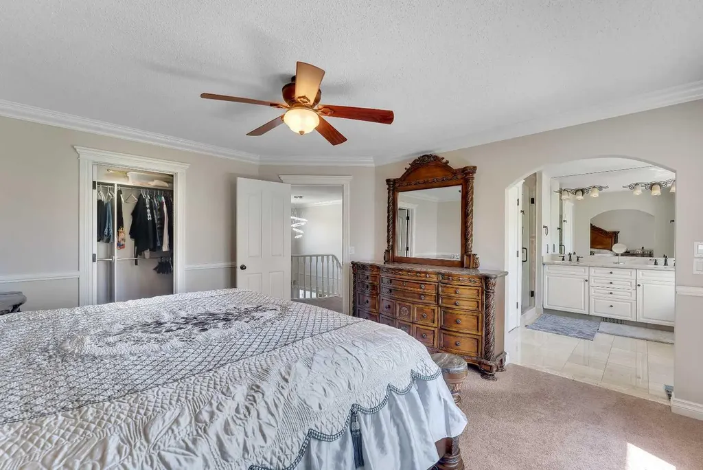 33 Edgevalley Way NW Calgary AB T3A 4X7