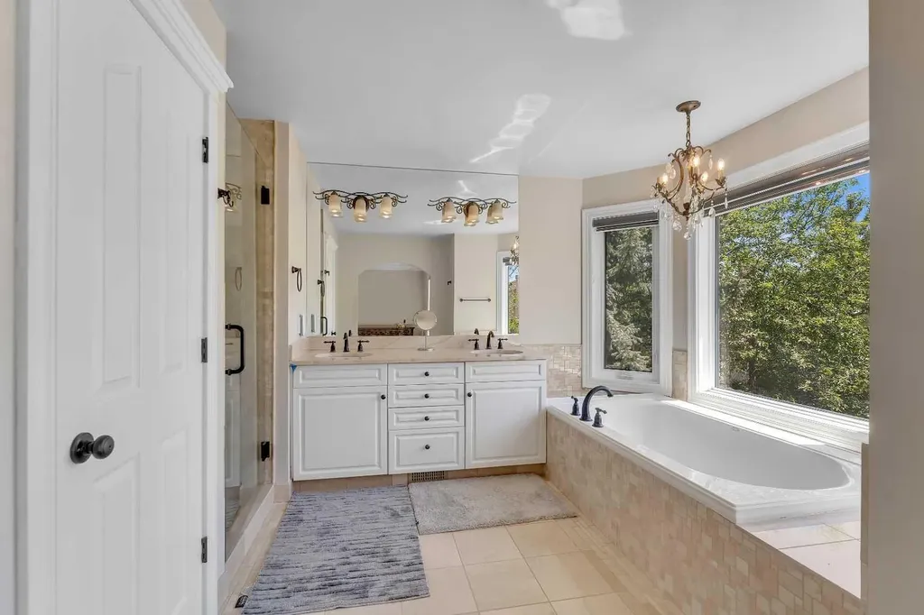 33 Edgevalley Way NW Calgary AB T3A 4X7