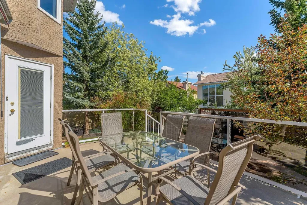 33 Edgevalley Way NW Calgary AB T3A 4X7