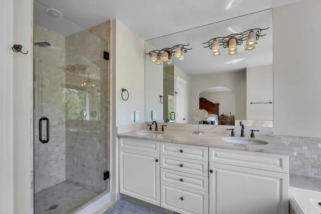 33 Edgevalley Way NW Calgary AB T3A 4X7