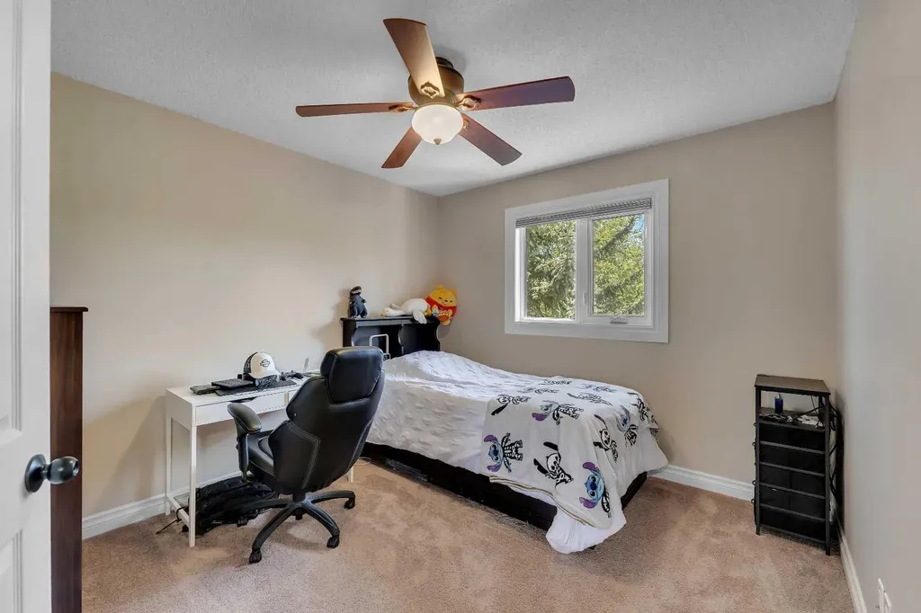 33 Edgevalley Way NW Calgary AB T3A 4X7