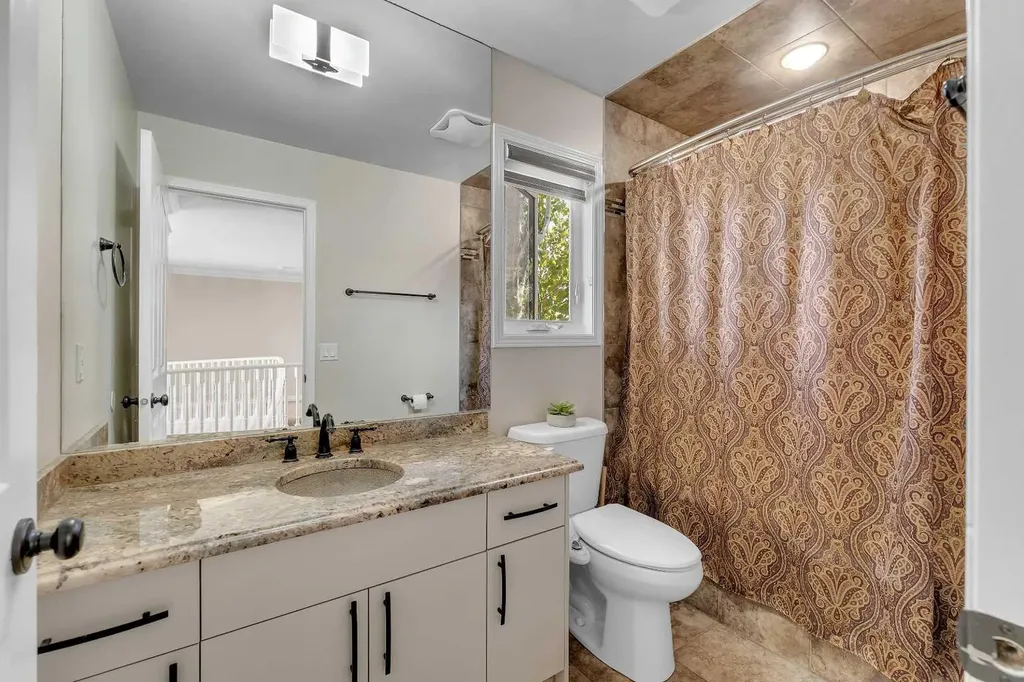 33 Edgevalley Way NW Calgary AB T3A 4X7