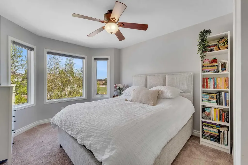 33 Edgevalley Way NW Calgary AB T3A 4X7