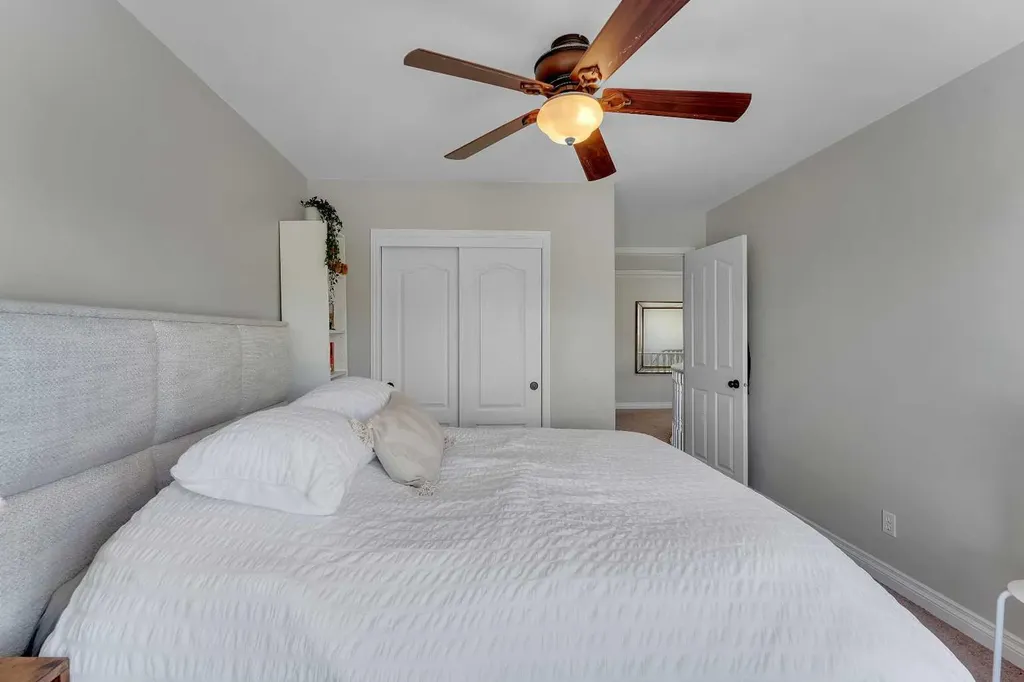 33 Edgevalley Way NW Calgary AB T3A 4X7