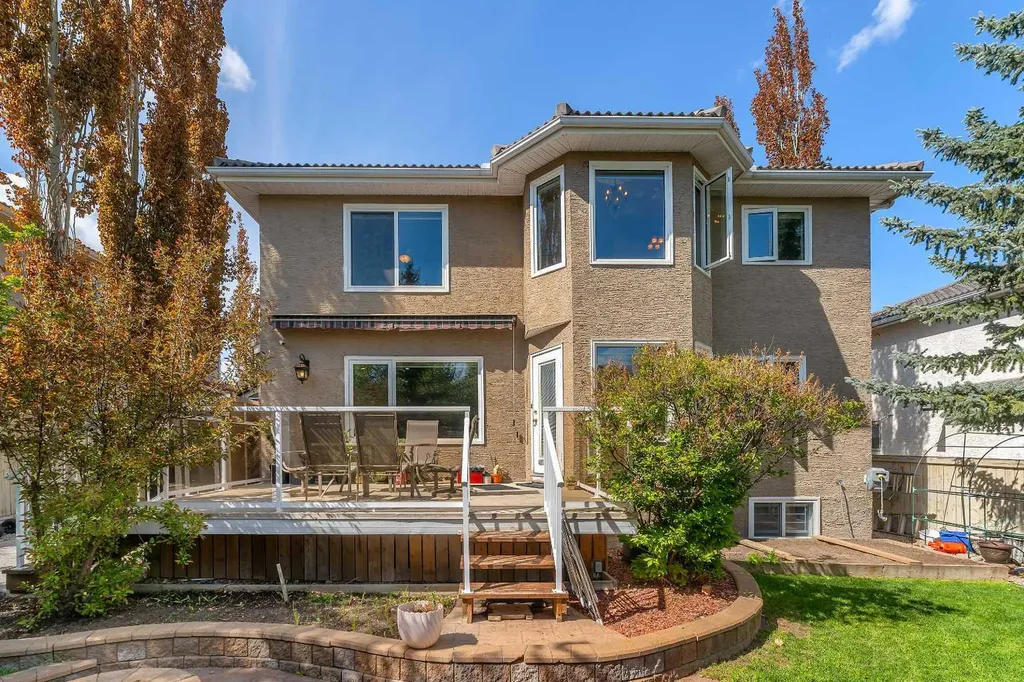 33 Edgevalley Way NW Calgary AB T3A 4X7