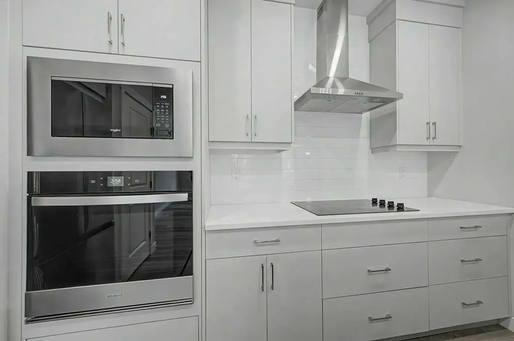 142 Sovereign Common SW Calgary AB T3C 3Y3