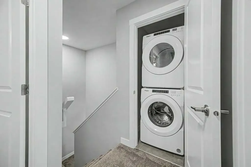 142 Sovereign Common SW Calgary AB T3C 3Y3