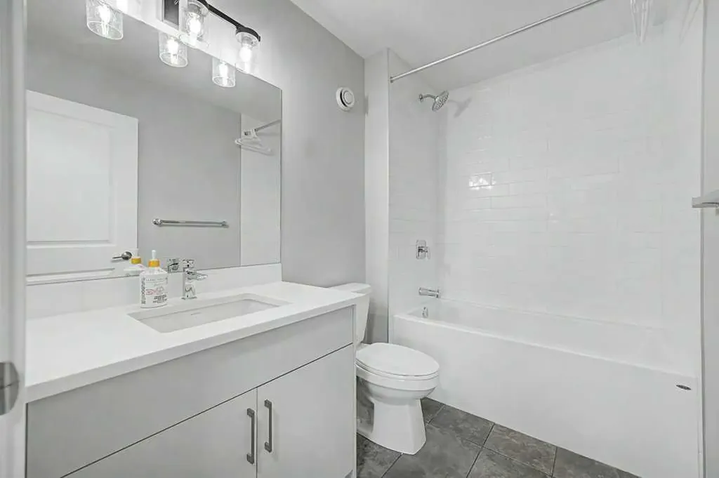 142 Sovereign Common SW Calgary AB T3C 3Y3