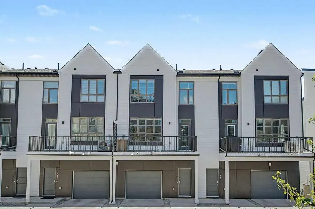 142 Sovereign Common SW Calgary AB T3C 3Y3