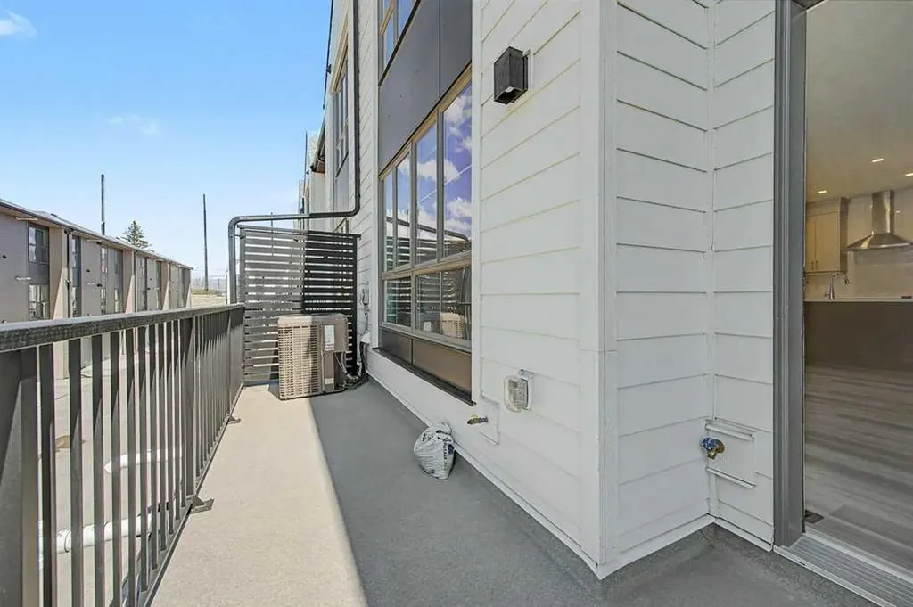 142 Sovereign Common SW Calgary AB T3C 3Y3