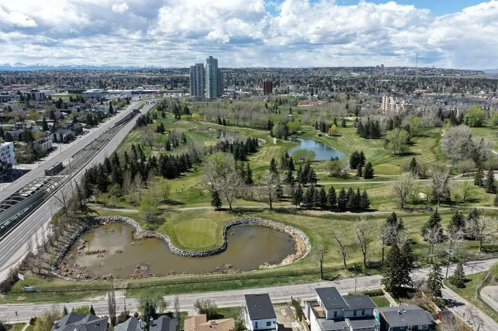 142 Sovereign Common SW Calgary AB T3C 3Y3