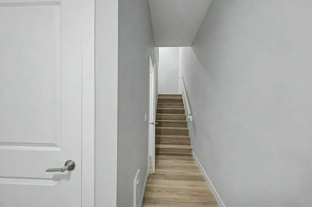 142 Sovereign Common SW Calgary AB T3C 3Y3