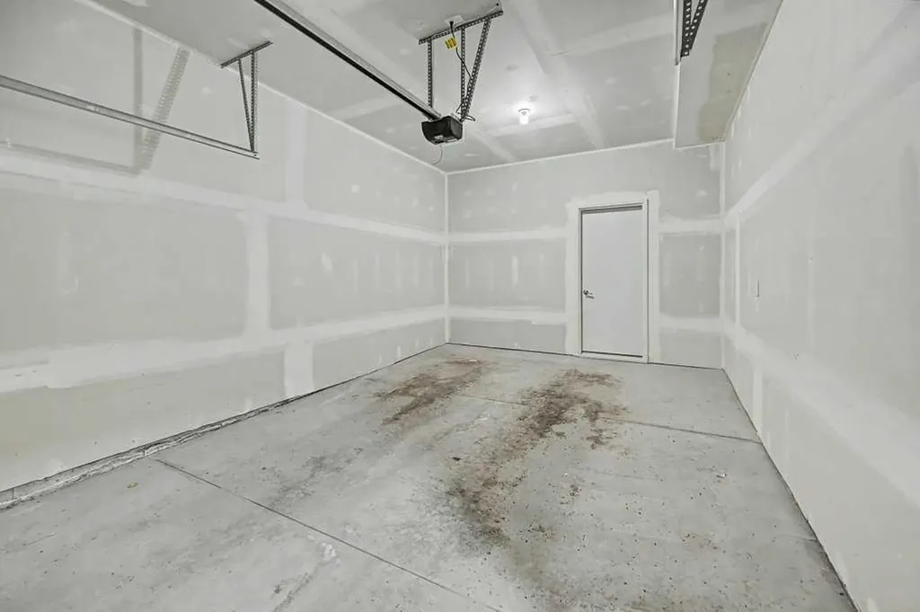 142 Sovereign Common SW Calgary AB T3C 3Y3