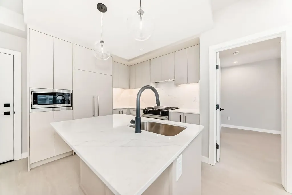8375 Broadcast Avenue SW Calgary AB T3H 6L3