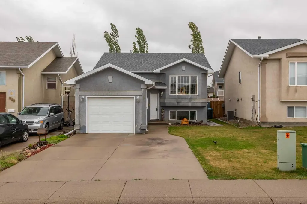 781 Red Crow Boulevard W Lethbridge AB T1K 7M4