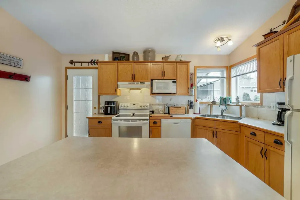 781 Red Crow Boulevard W Lethbridge AB T1K 7M4