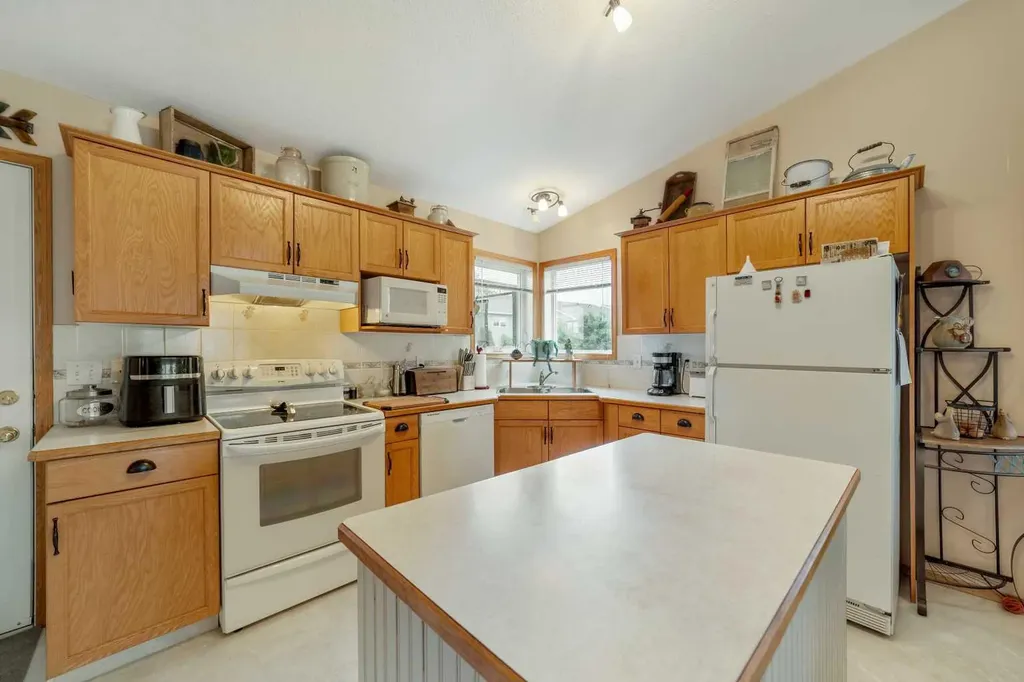 781 Red Crow Boulevard W Lethbridge AB T1K 7M4
