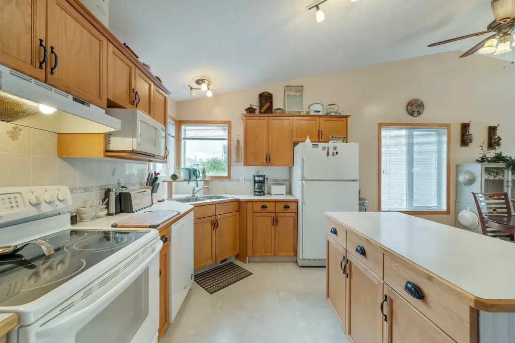 781 Red Crow Boulevard W Lethbridge AB T1K 7M4
