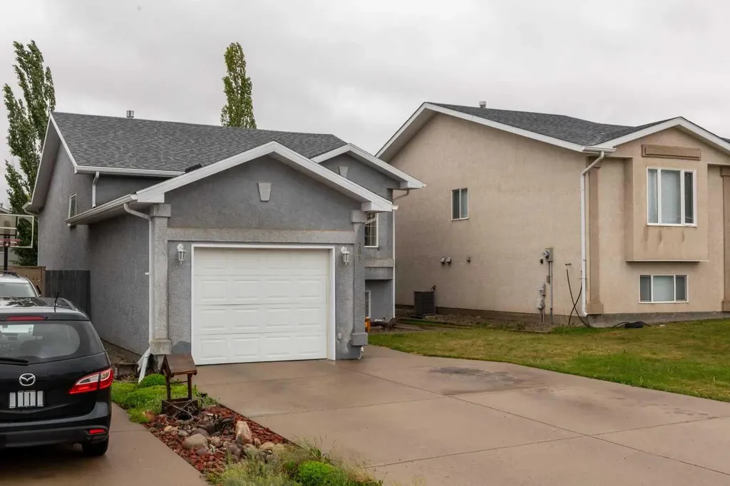 781 Red Crow Boulevard W Lethbridge AB T1K 7M4