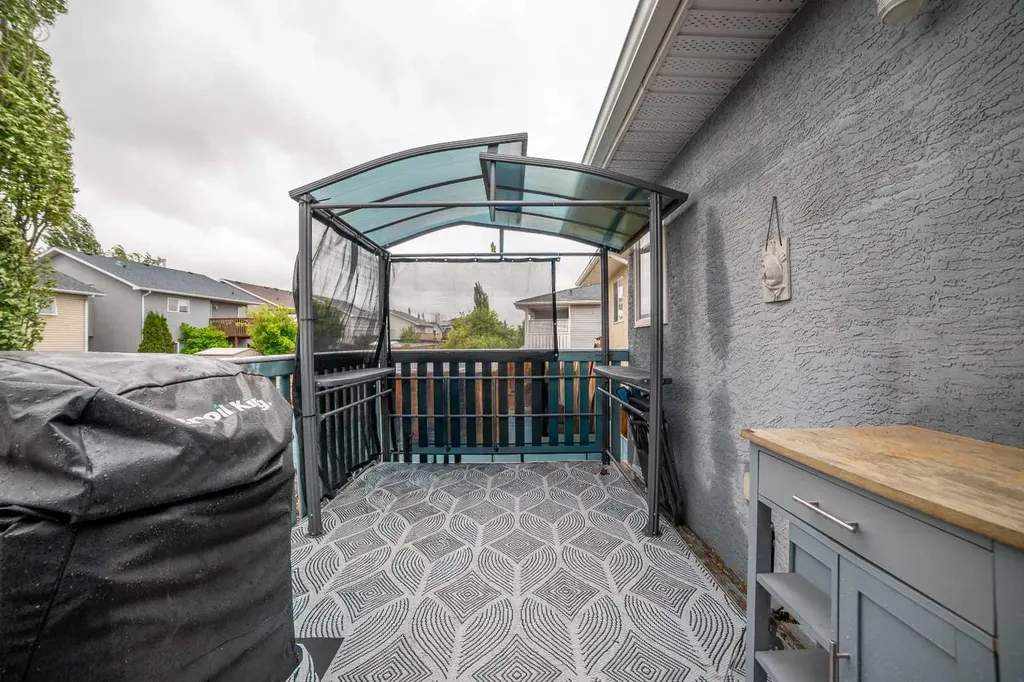 781 Red Crow Boulevard W Lethbridge AB T1K 7M4