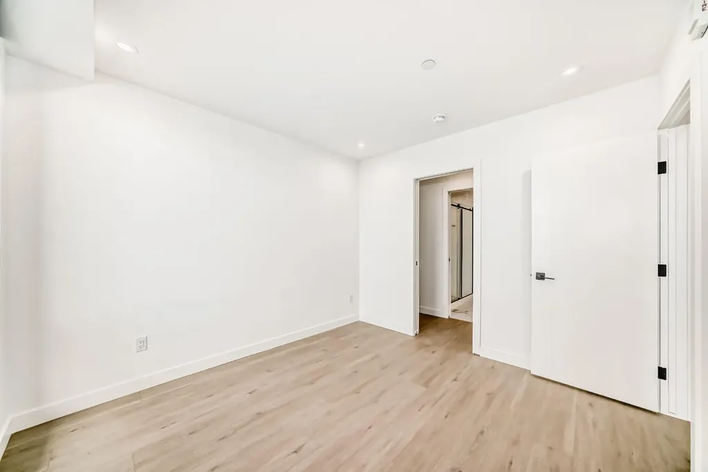 8375 Broadcast Avenue SW Calgary AB T3H 6L3