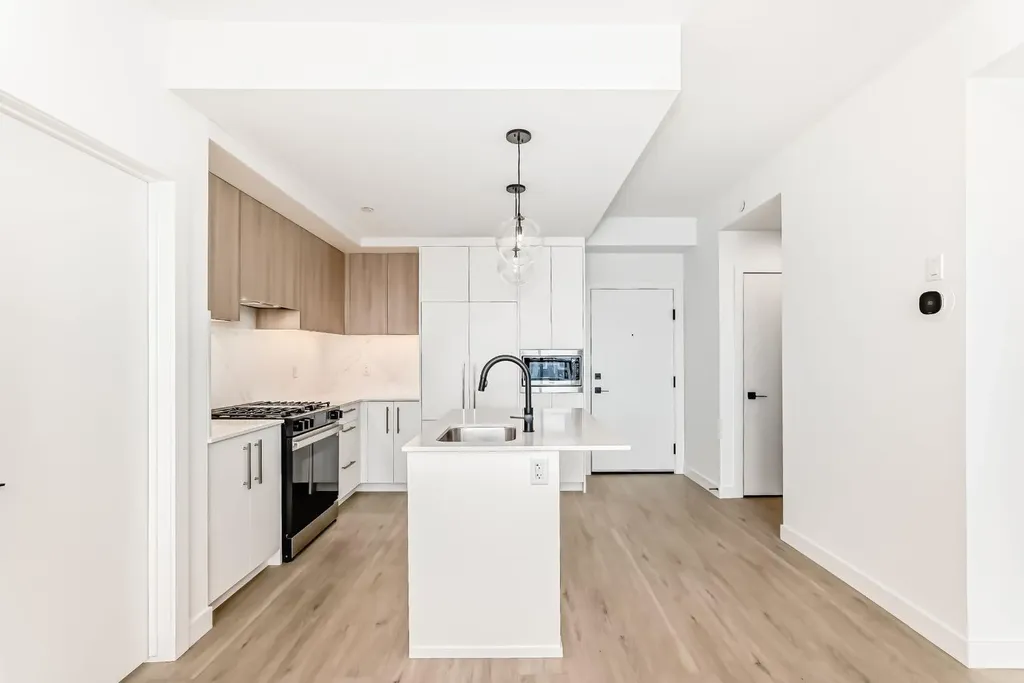 8375 Broadcast Avenue SW Calgary AB T3H 6L3