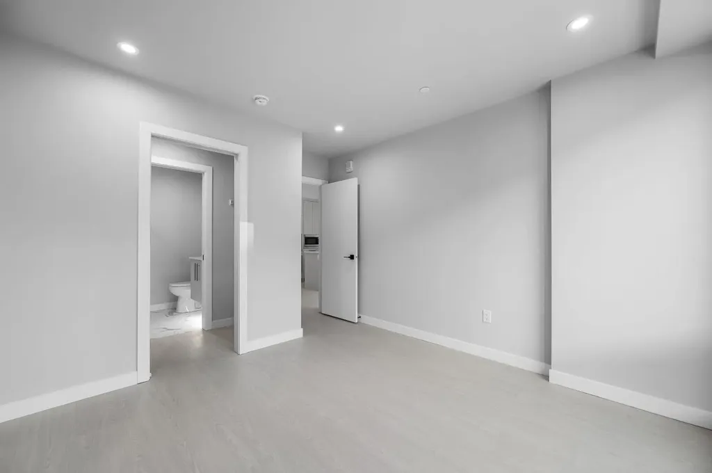 8375 Broadcast Avenue SW Calgary AB T3H 6L3