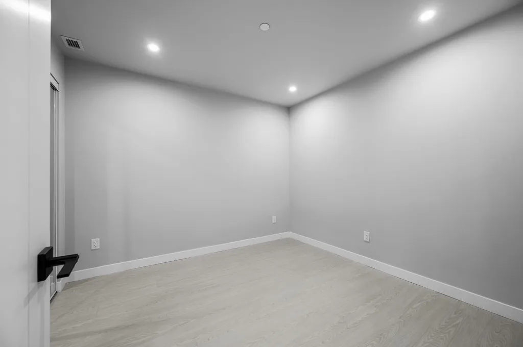 8375 Broadcast Avenue SW Calgary AB T3H 6L3