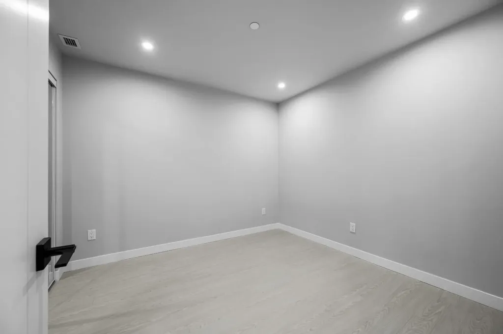 8375 Broadcast Avenue SW Calgary AB T3H 6L3