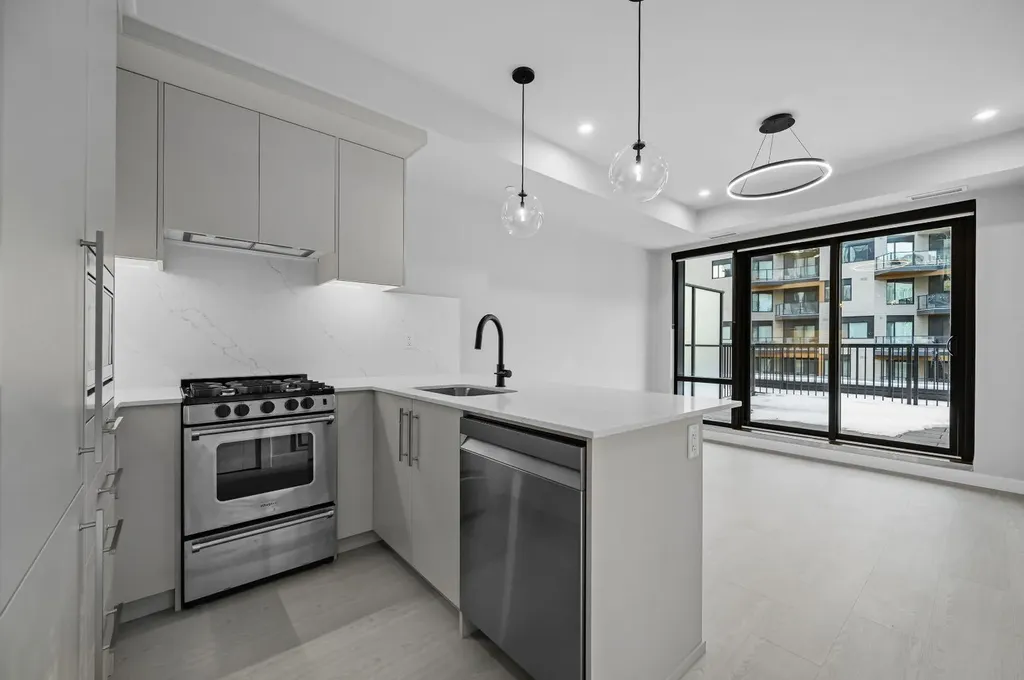 8375 Broadcast Avenue SW Calgary AB T3H 6L3