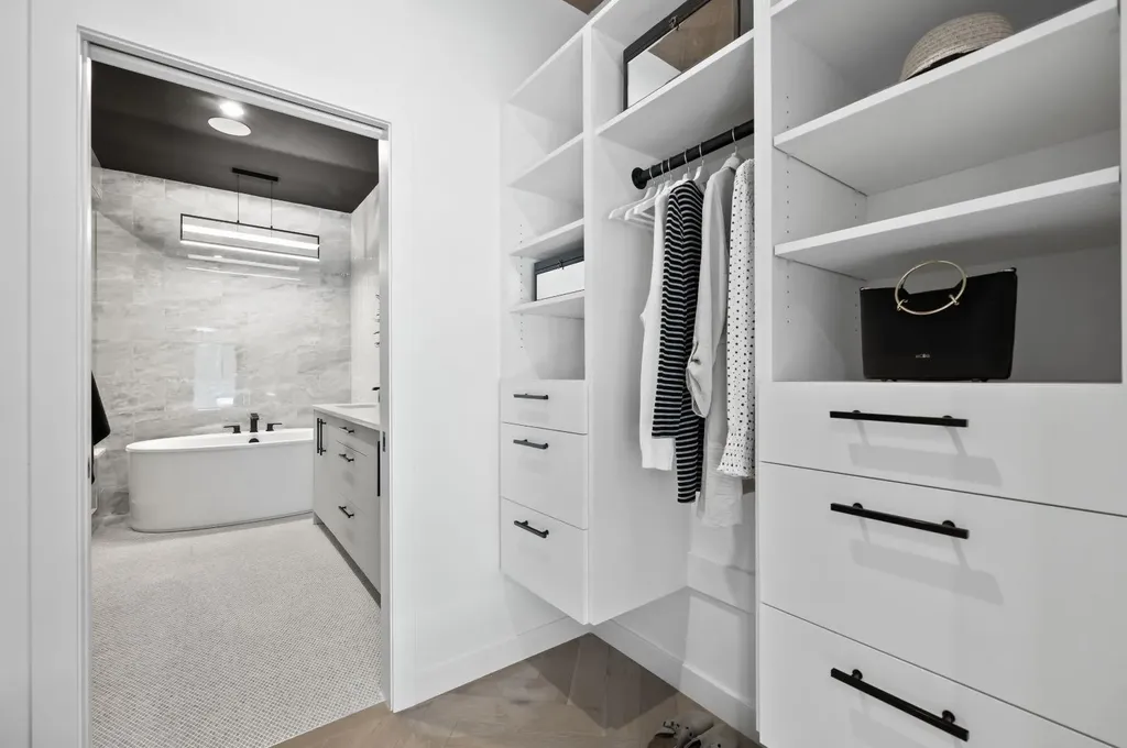 835 78 Street SW Calgary AB T3H6H6
