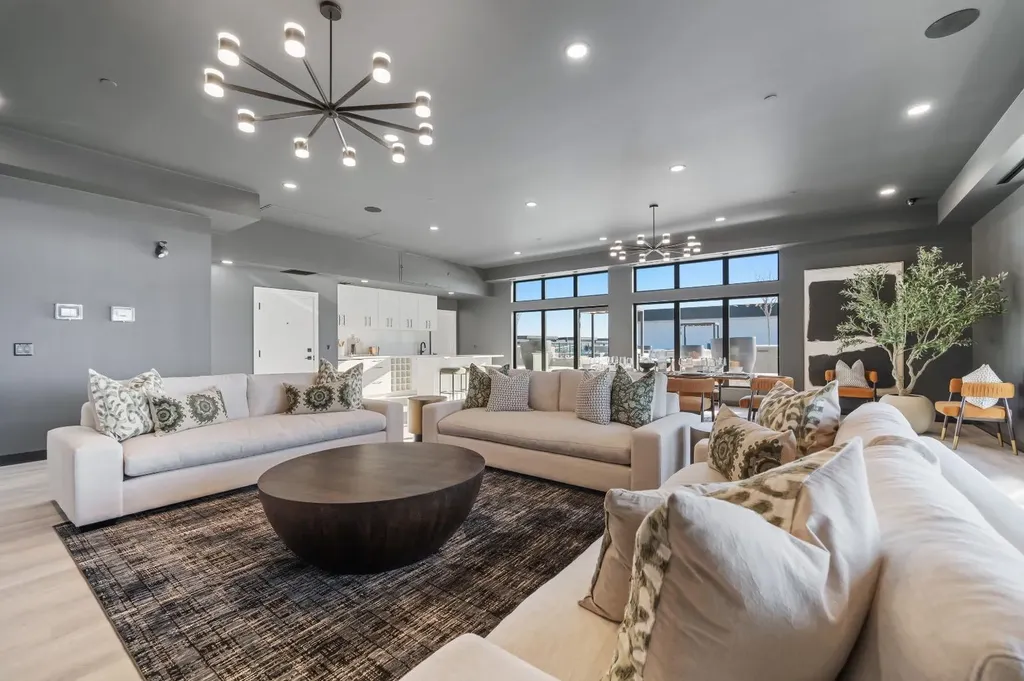 835 78 Street SW Calgary AB T3H6H6