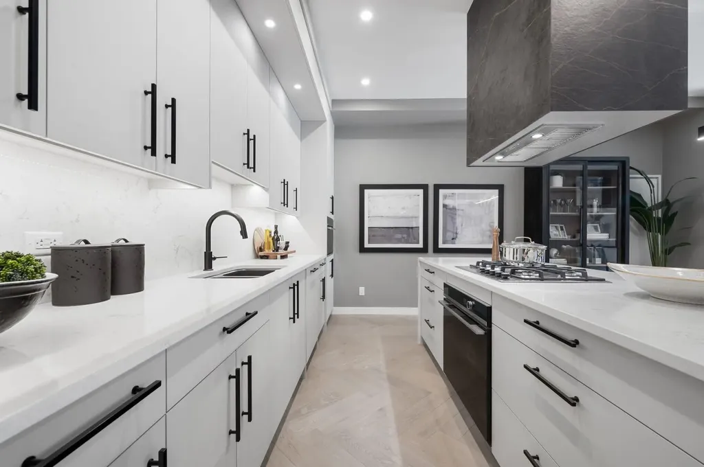 835 78 Street SW Calgary AB T3H6H6