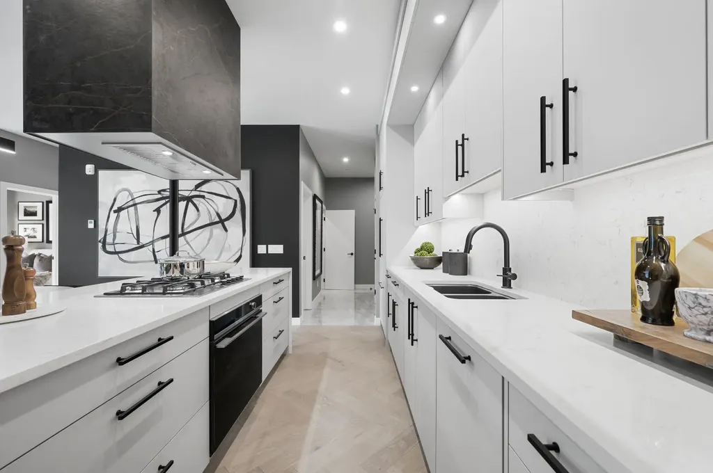 835 78 Street SW Calgary AB T3H6H6
