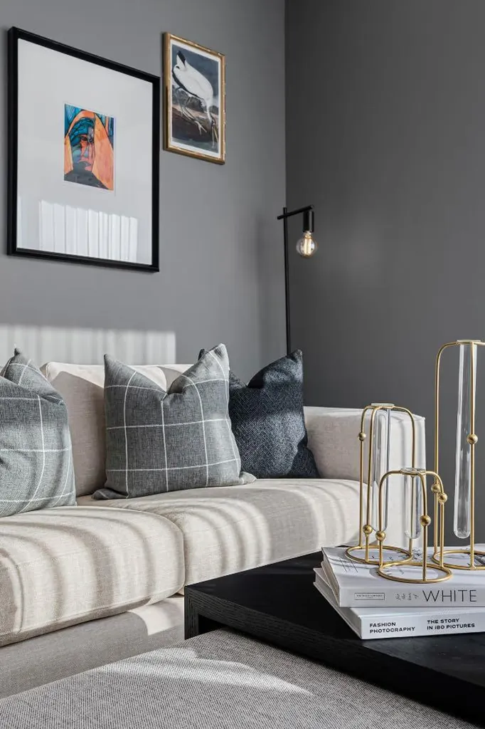 310 15 Avenue SW Calgary AB T2R 1S9
