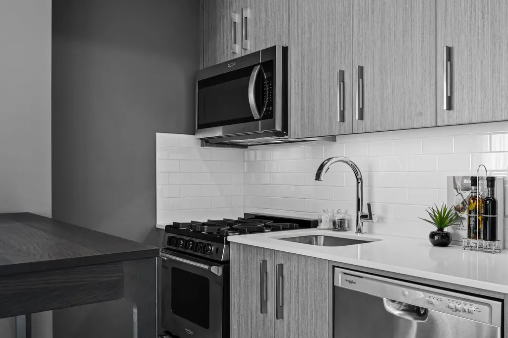 310 15 Avenue SW Calgary AB T2R 1S9