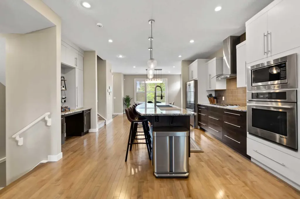 124 25 Avenue NE Calgary AB T2X 1X8
