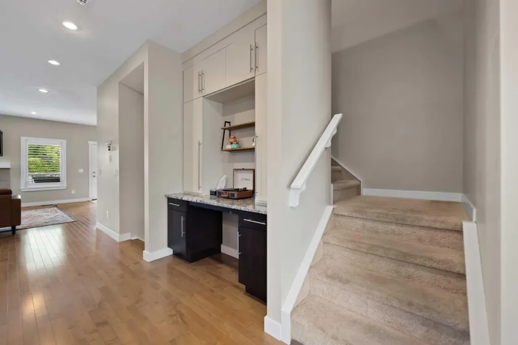 124 25 Avenue NE Calgary AB T2X 1X8
