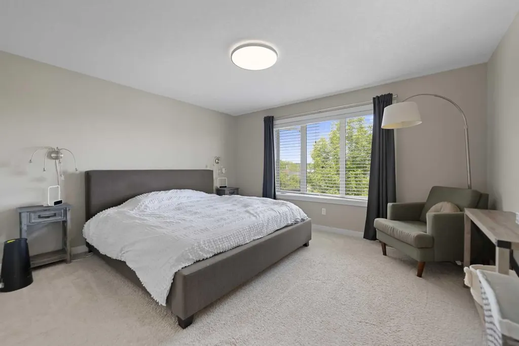 124 25 Avenue NE Calgary AB T2X 1X8