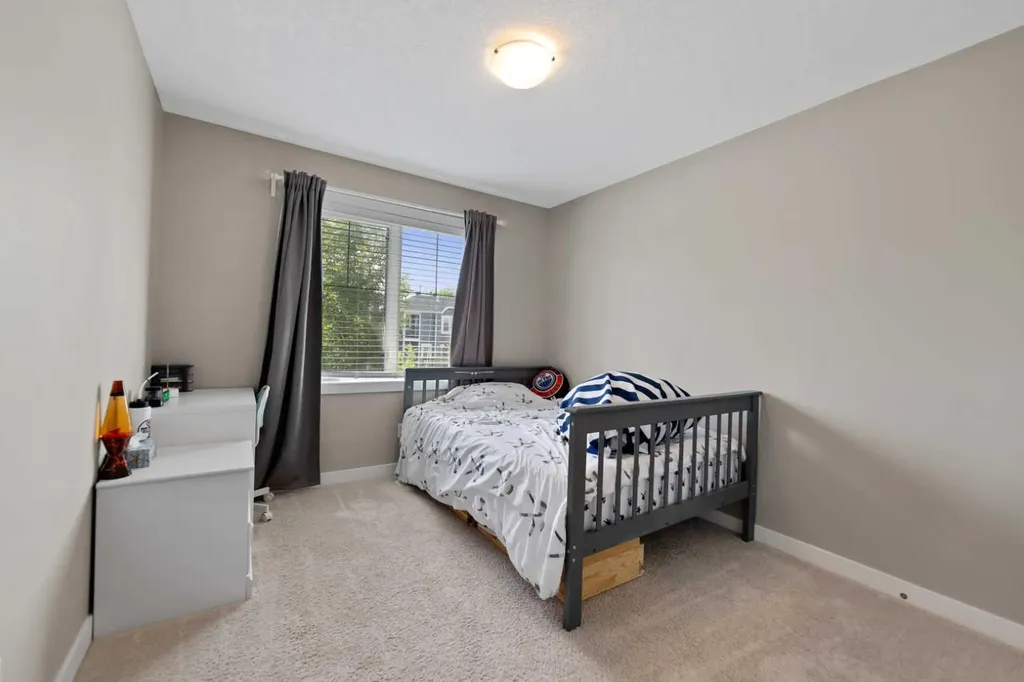 124 25 Avenue NE Calgary AB T2X 1X8